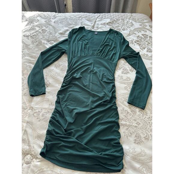 Unbranded Dresses & Skirts - Woman Dress, long sleeve color Green, size Medium